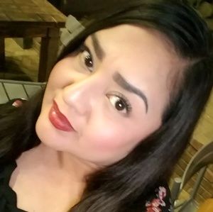 Meet your Posher, Desiree